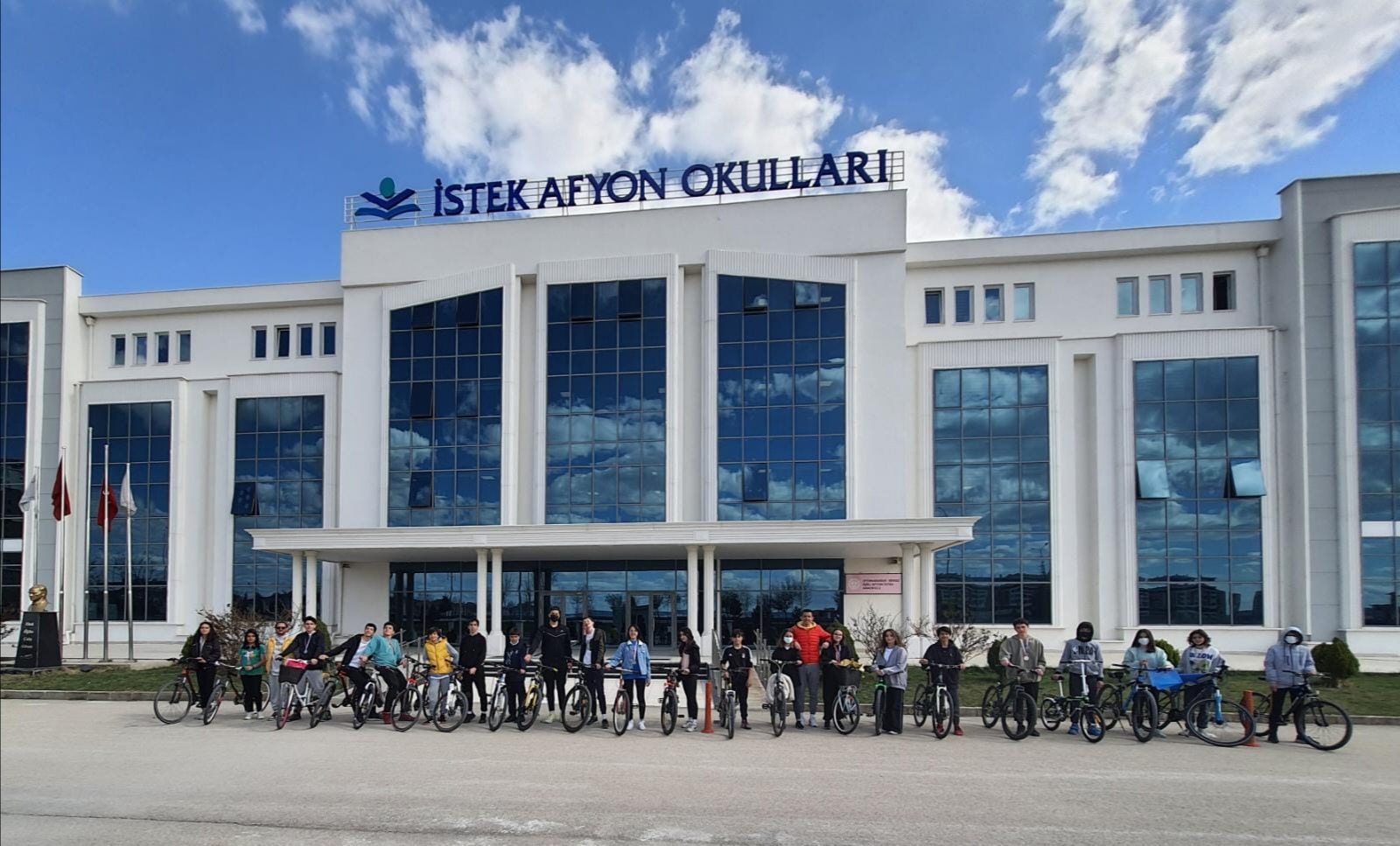 YKS 2025’te Afyon’dan Büyük Başarı: İstek Afyon Okulları’ndan İki Öğrenci Türkiye İlk 1000’de